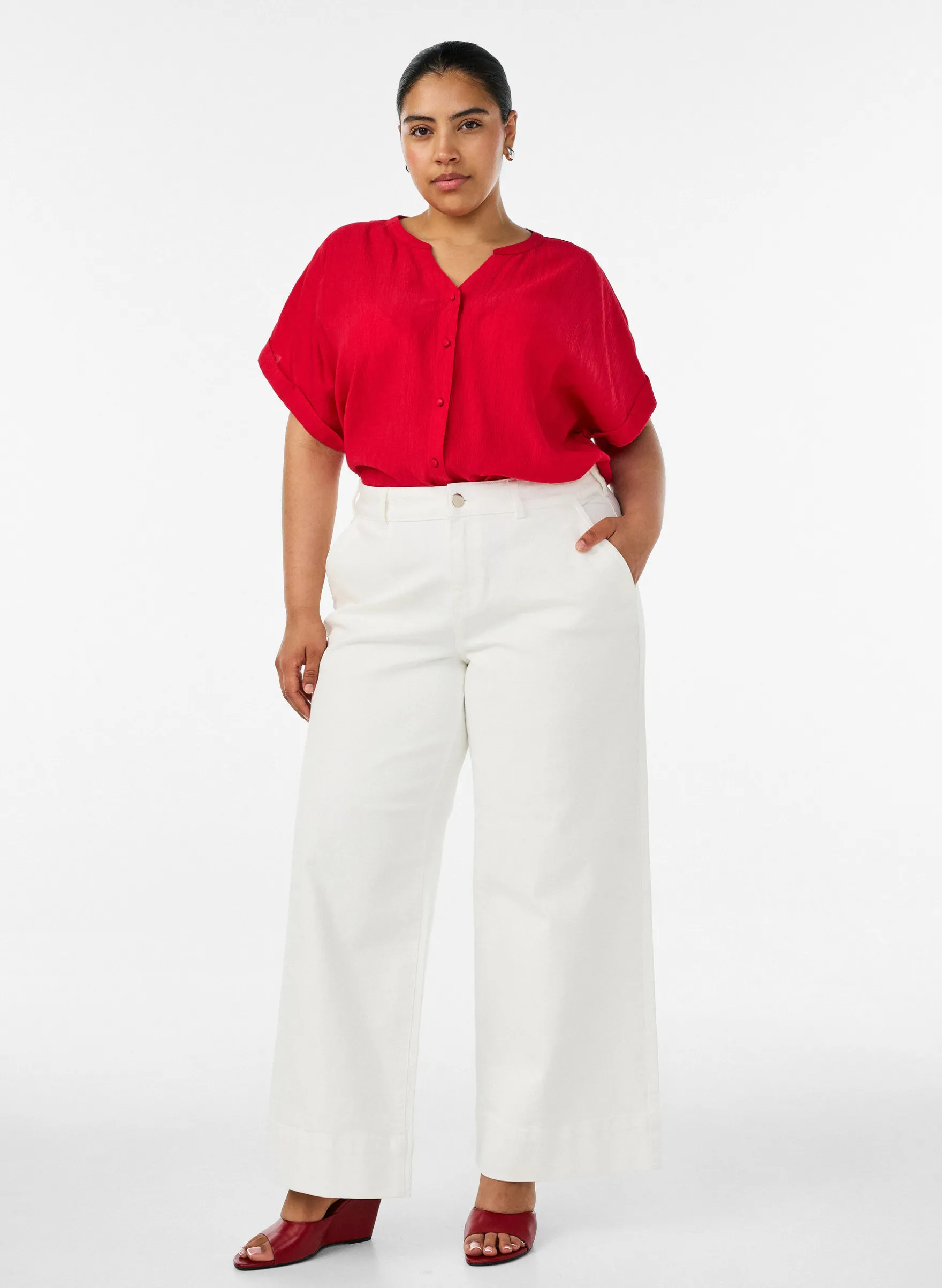 Bluse aus Viskose mit Knöpfen und Struktur