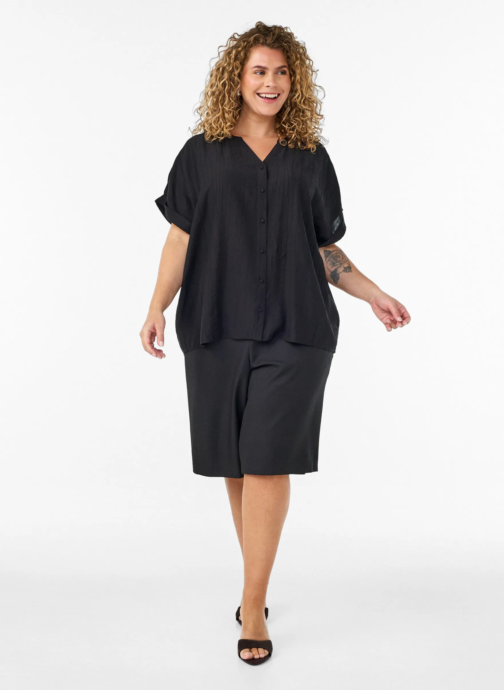 Bluse aus Viskose mit Knöpfen und Struktur