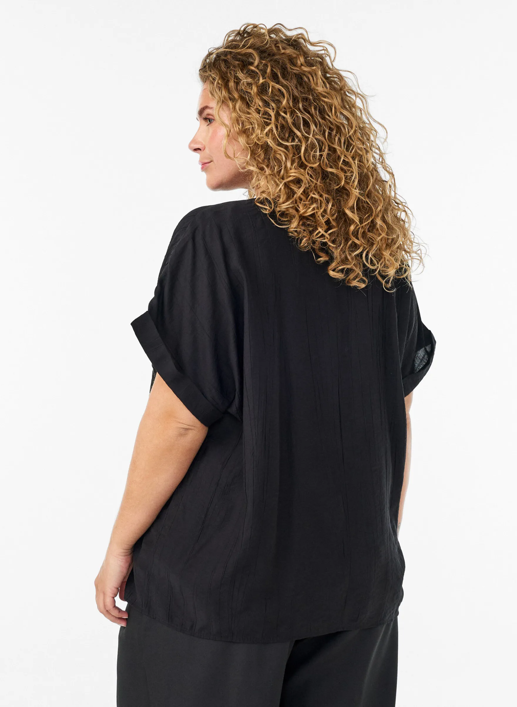 Bluse aus Viskose mit Knöpfen und Struktur