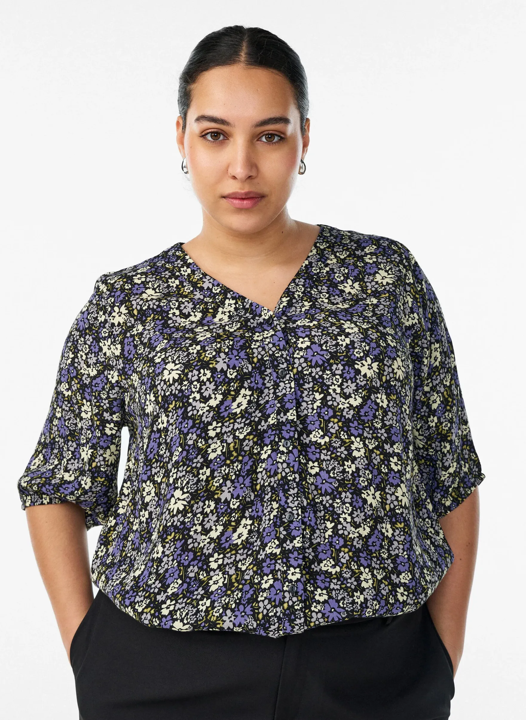 Bluse aus Viskose mit Print und Knopfverschluss