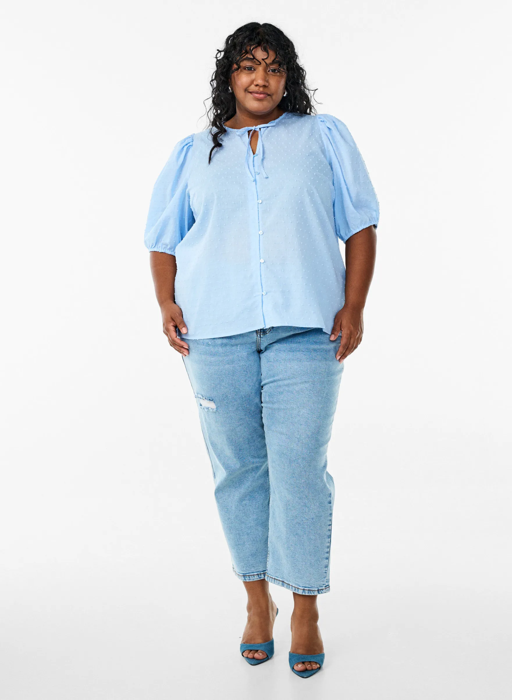 Bluse mit Bindeband und gepunkteter Textur