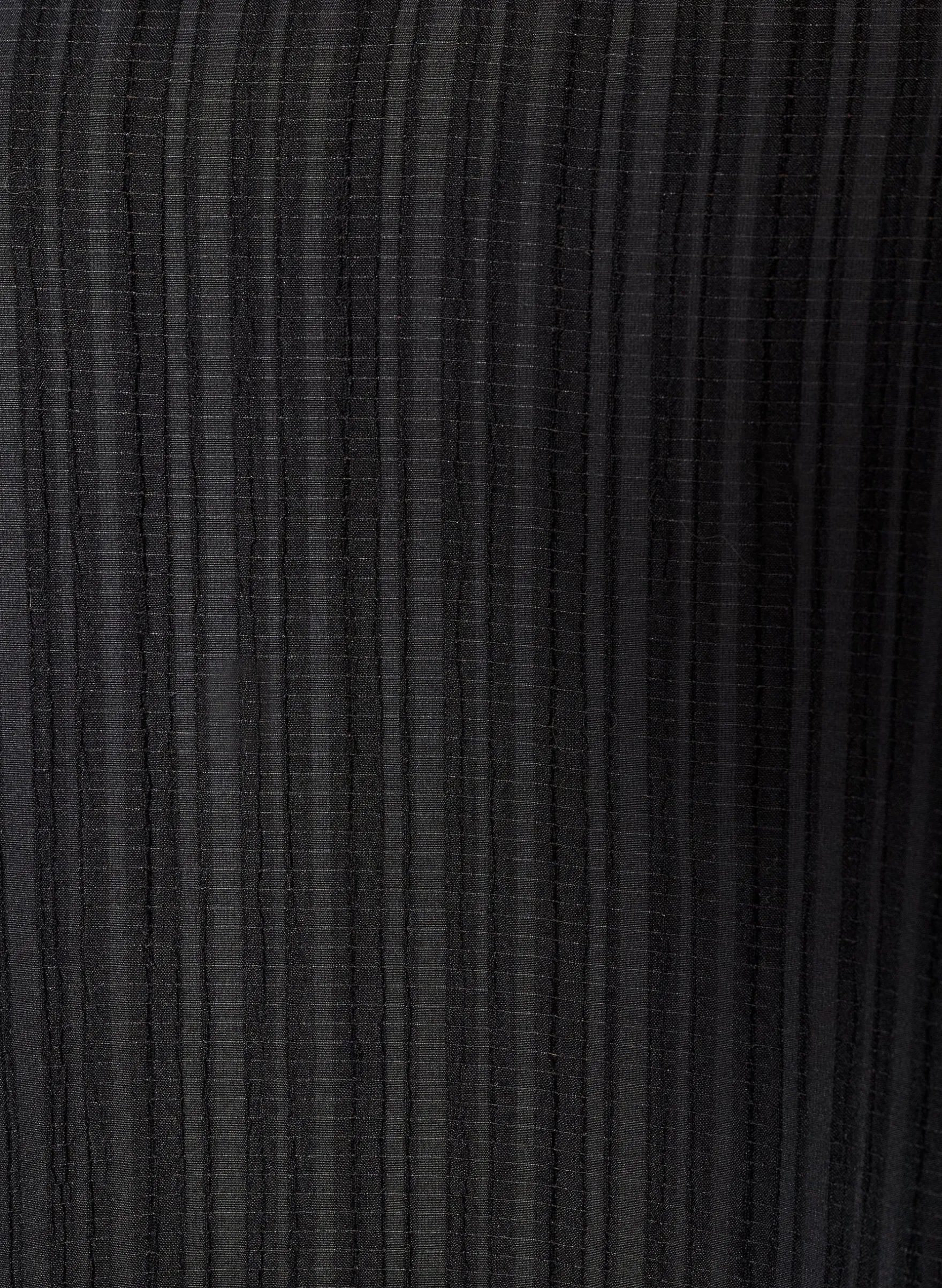 Bluse mit Struktur, V-Ausschnitt und Rüschen