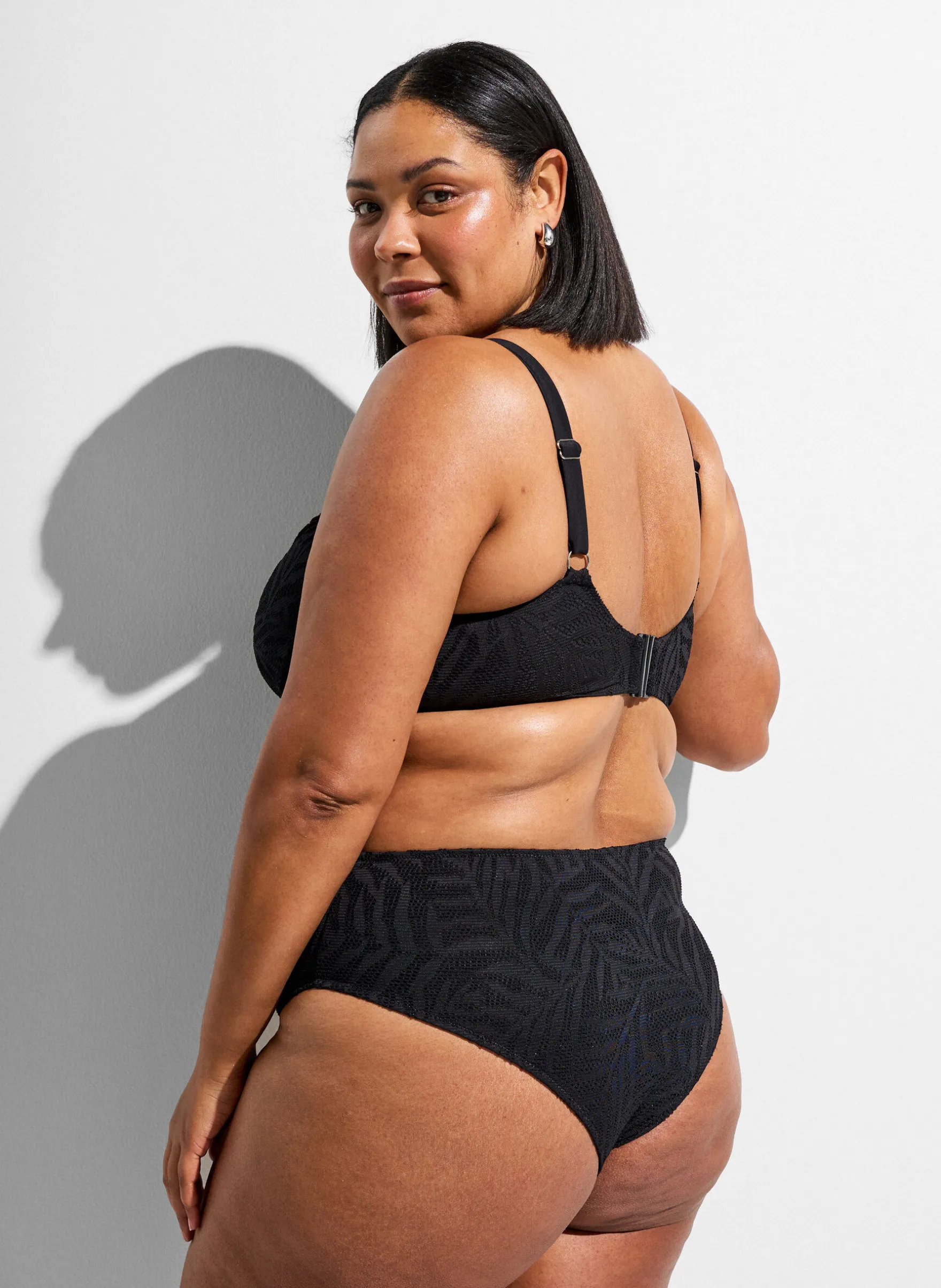 Brasilianischer Bikini-Slip aus strukturiertem Mesh