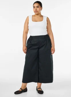 Culotte mit Gummizugbund und weiten Beinen