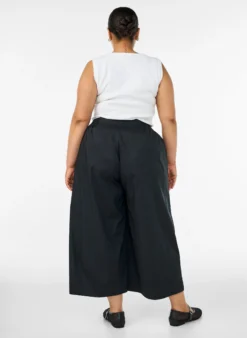 Culotte mit Gummizugbund und weiten Beinen