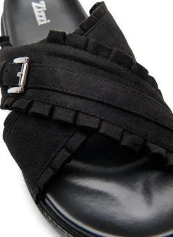 Extra Weite - Sandalen mit überkreuzten Riemen und Rüschenkanten