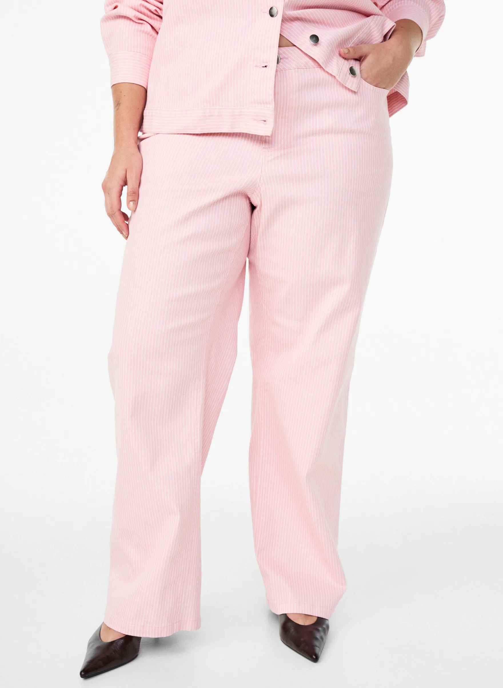 Farbige Myra Jeans mit Streifen und weiten Beinen