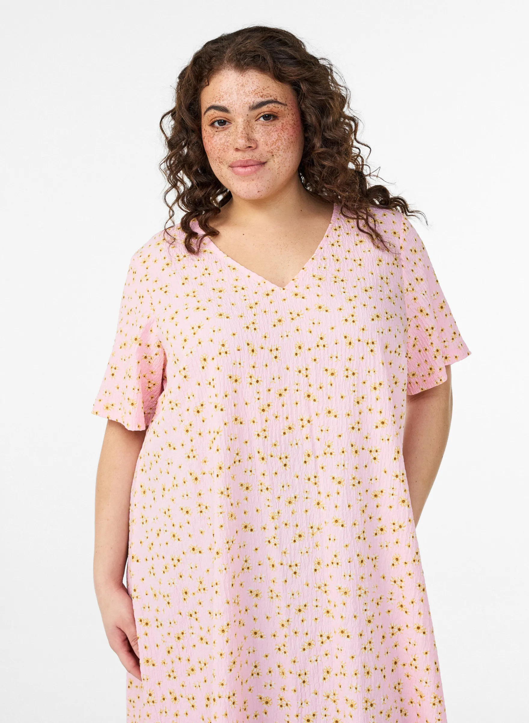 FLASH - Kleid mit kurzen Ärmeln und V-Ausschnitt