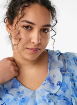 Geblümtes Kleid aus Chiffon mit Rüschen und langen Ärmeln