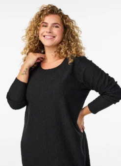 Geblümtes Kleid mit Muster und langen Ärmeln