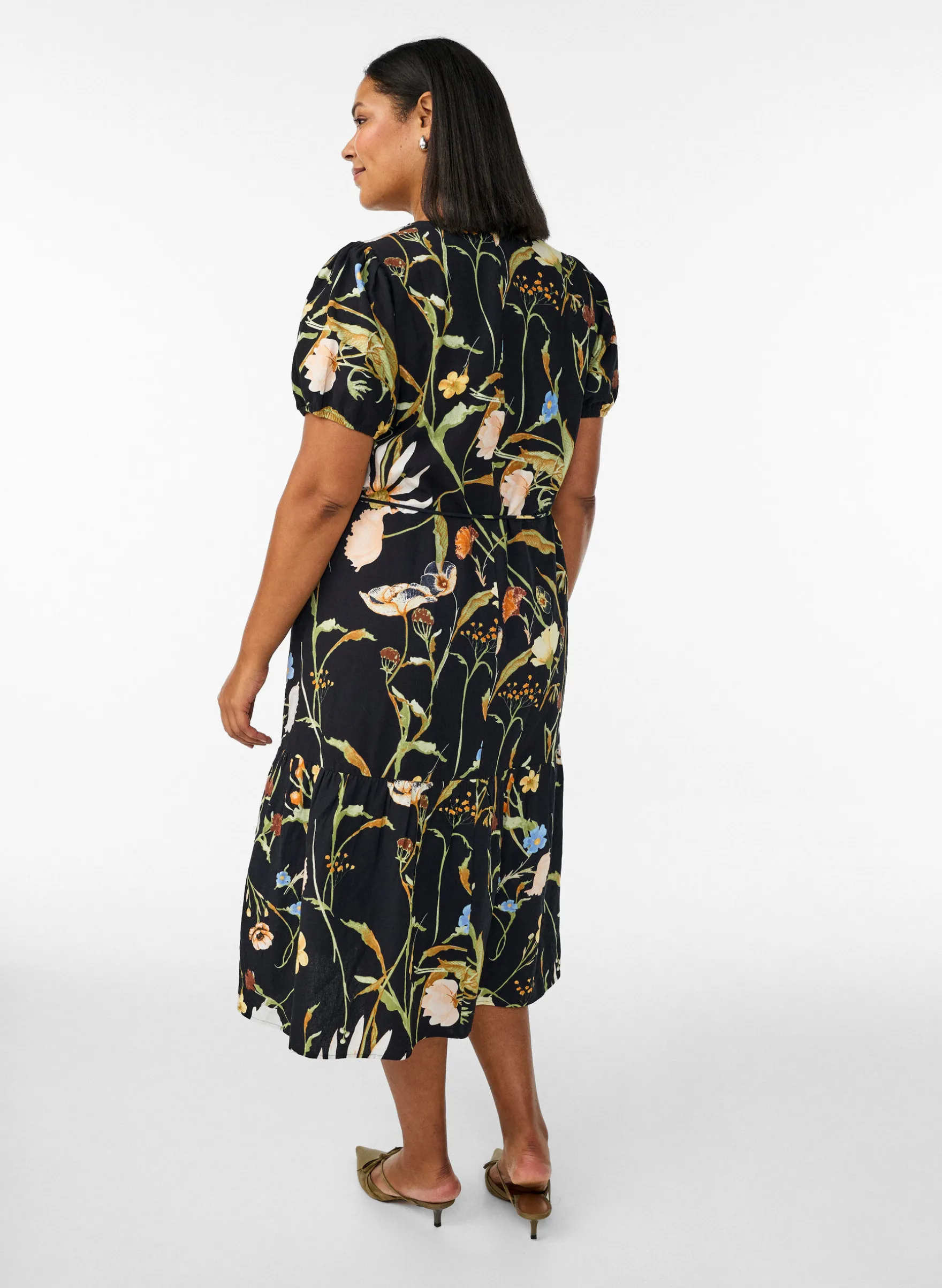 Geblümtes Midikleid mit Bindegürtel