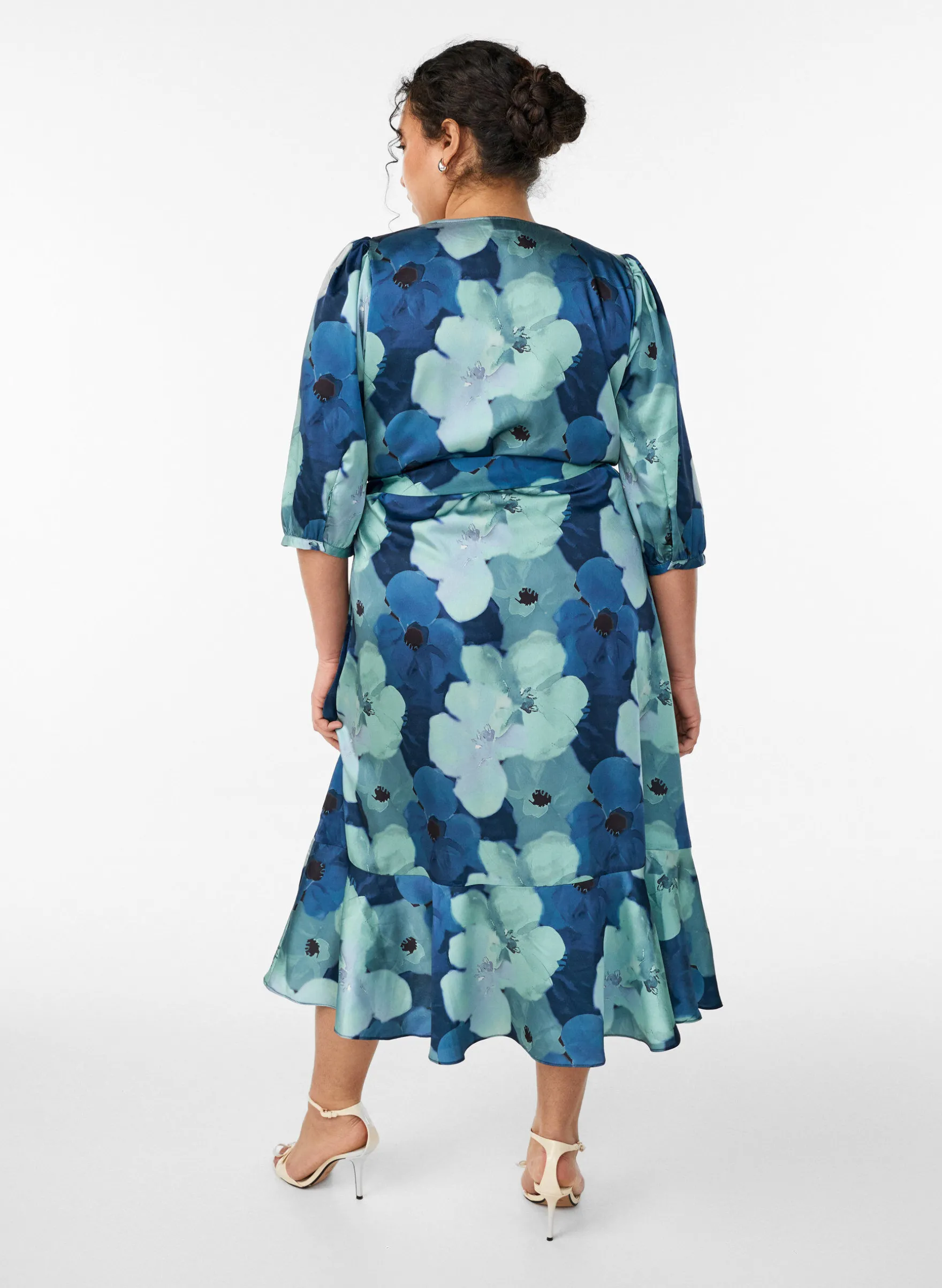 Geblümtes Wickelkleid mit 3/4-Ärmeln