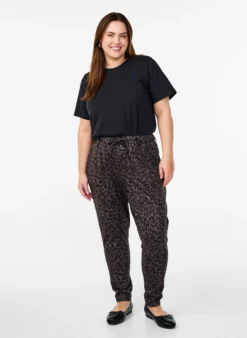 Gekürzte Hose mit Leopardenmuster