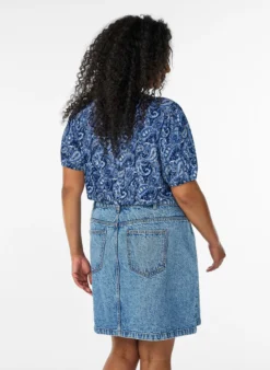 Gemusterte Bluse mit kurzen Ärmeln