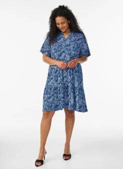 Gemustertes Kleid mit Einsätzen