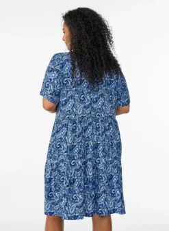 Gemustertes Kleid mit Einsätzen
