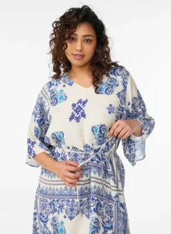 Gemustertes Midikleid aus Viskose mit Bindegürtel