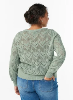 Gemusterte Strickbluse mit welligem Rand und Rundhalsausschnitt