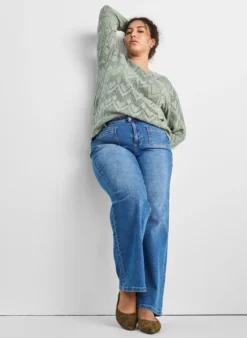 Gemusterte Strickbluse mit welligem Rand und Rundhalsausschnitt