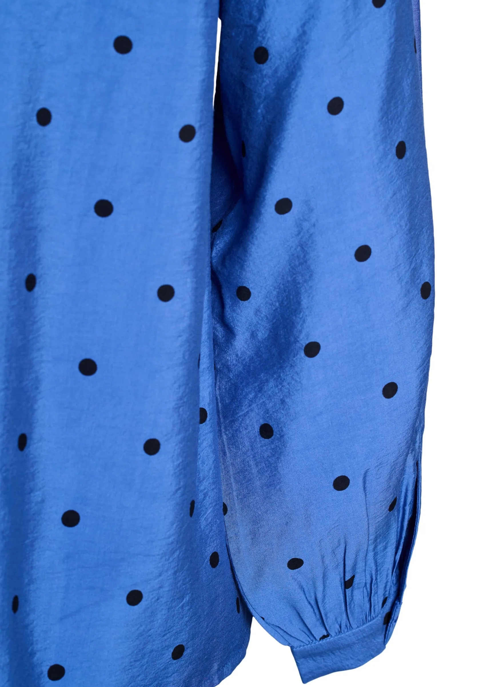 Gepunktete Bluse mit langen Ärmeln