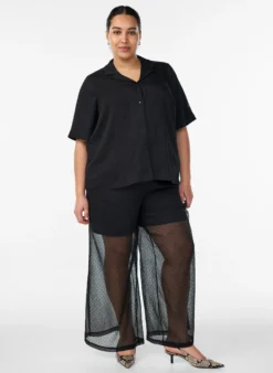 Gepunktete Hemdbluse mit Revers