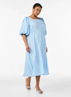Gepunktetes Midikleid mit eckigem Ausschnitt
