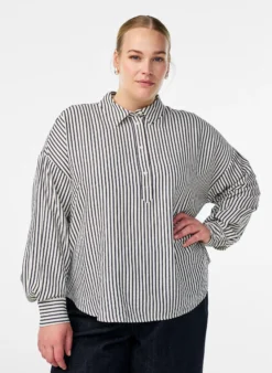 Gestreifte Bluse mit Knopfdetail am Rücken