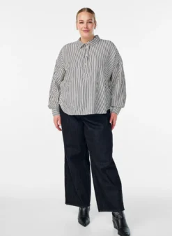 Gestreifte Bluse mit Knopfdetail am Rücken