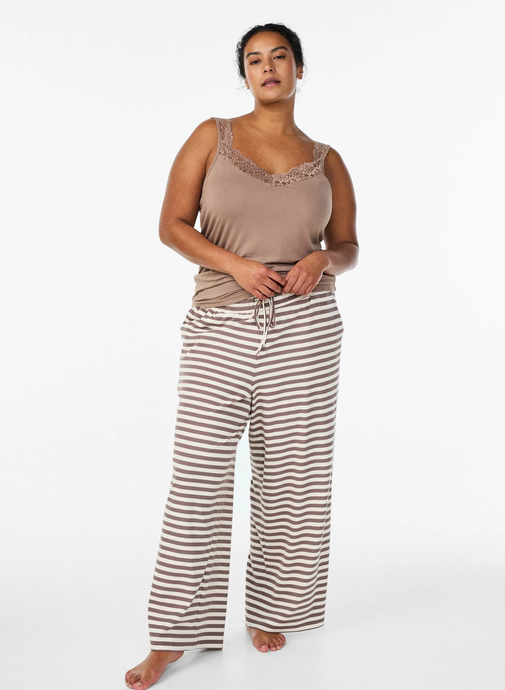 Gestreifte Schlafanzughose mit hoher Taille und weiten Beinen