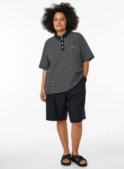Gestreiftes Poloshirt mit kurzen Ärmeln und Knöpfen