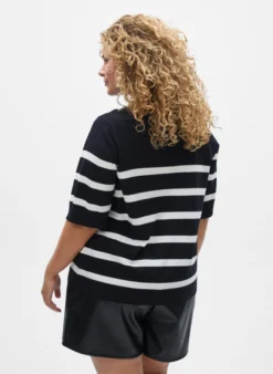 Gestreiftes Stricktop mit kurzen Ärmeln