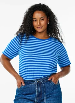 Gestreiftes T-Shirt mit gerippter Struktur
