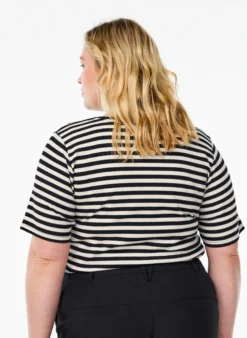 Gestreiftes T-Shirt mit gerippter Struktur