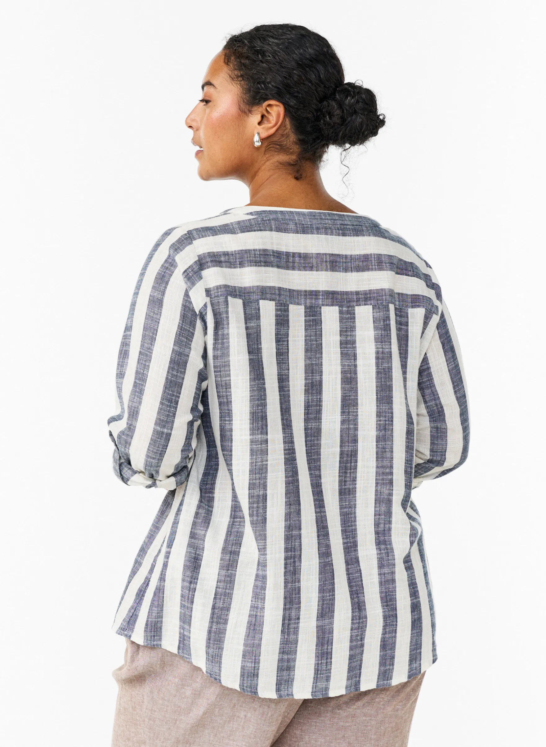 Hemdbluse aus Baumwolle mit V-Ausschnitt