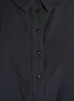 Hemdbluse mit Knopfdetail am Rücken