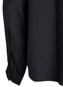 Hemdbluse mit Knopfdetail am Rücken
