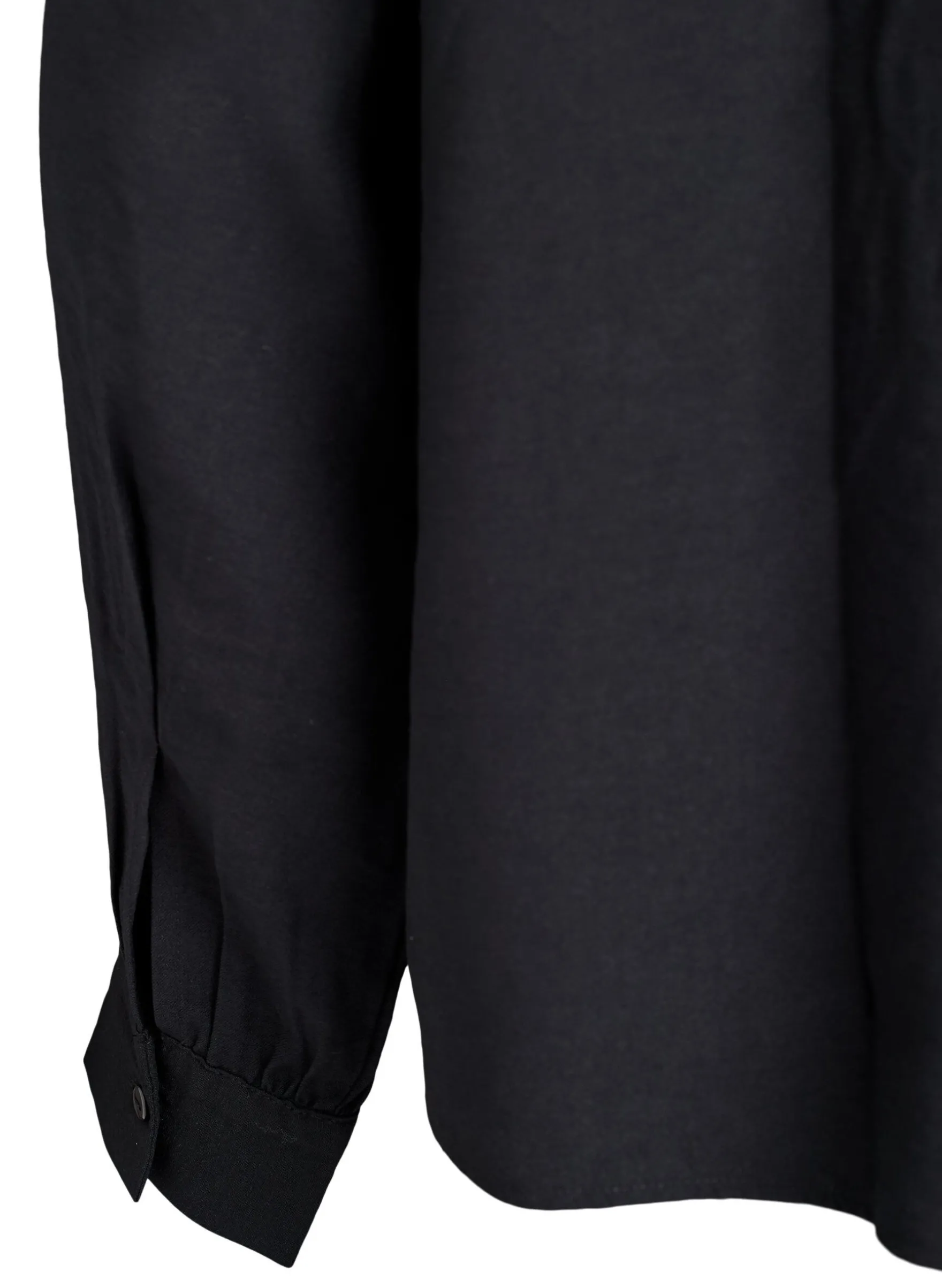 Hemdbluse mit Knopfdetail am Rücken