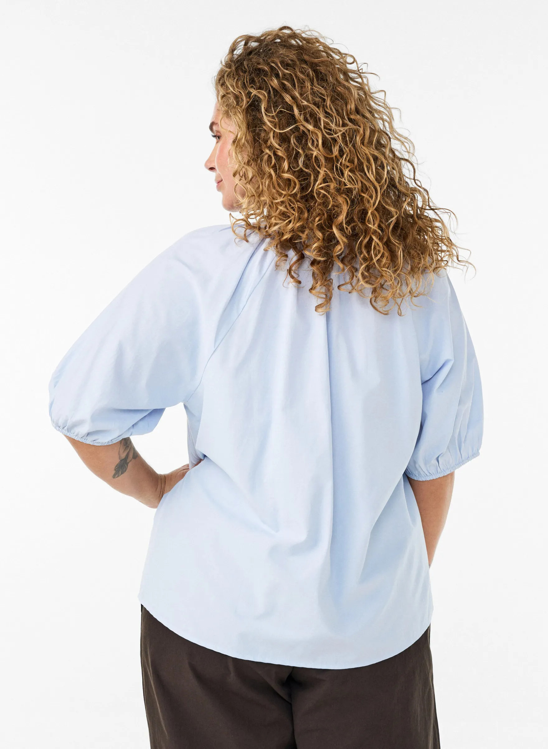 Hemdbluse mit Knopfleiste und Bindegürtel