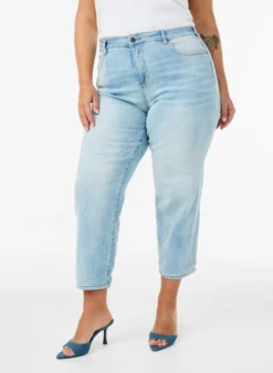 Hochgekrempelte 7/8-Jeans mit hoher Taille