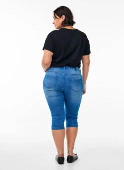 Hoch taillierte Amy Capri Jeans mit Super Slim Fit