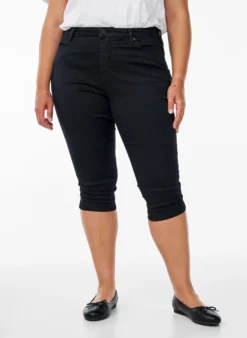 Hoch taillierte Amy Capri Jeans mit Super Slim Fit