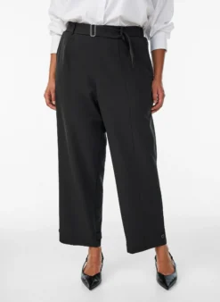 Hoch taillierte Hose mit Gürtel