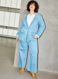 Hoch taillierte Jeans mit weitem Bein