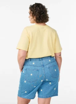 Hoch taillierte Jeansshorts mit geblümter Stickerei
