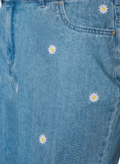 Hoch taillierte Jeansshorts mit geblümter Stickerei