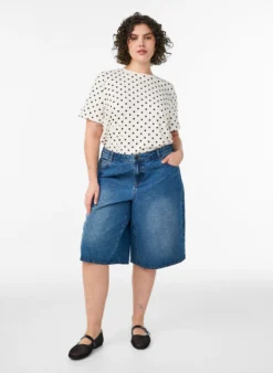 Hoch taillierte Shorts aus Denim