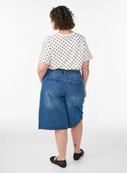 Hoch taillierte Shorts aus Denim