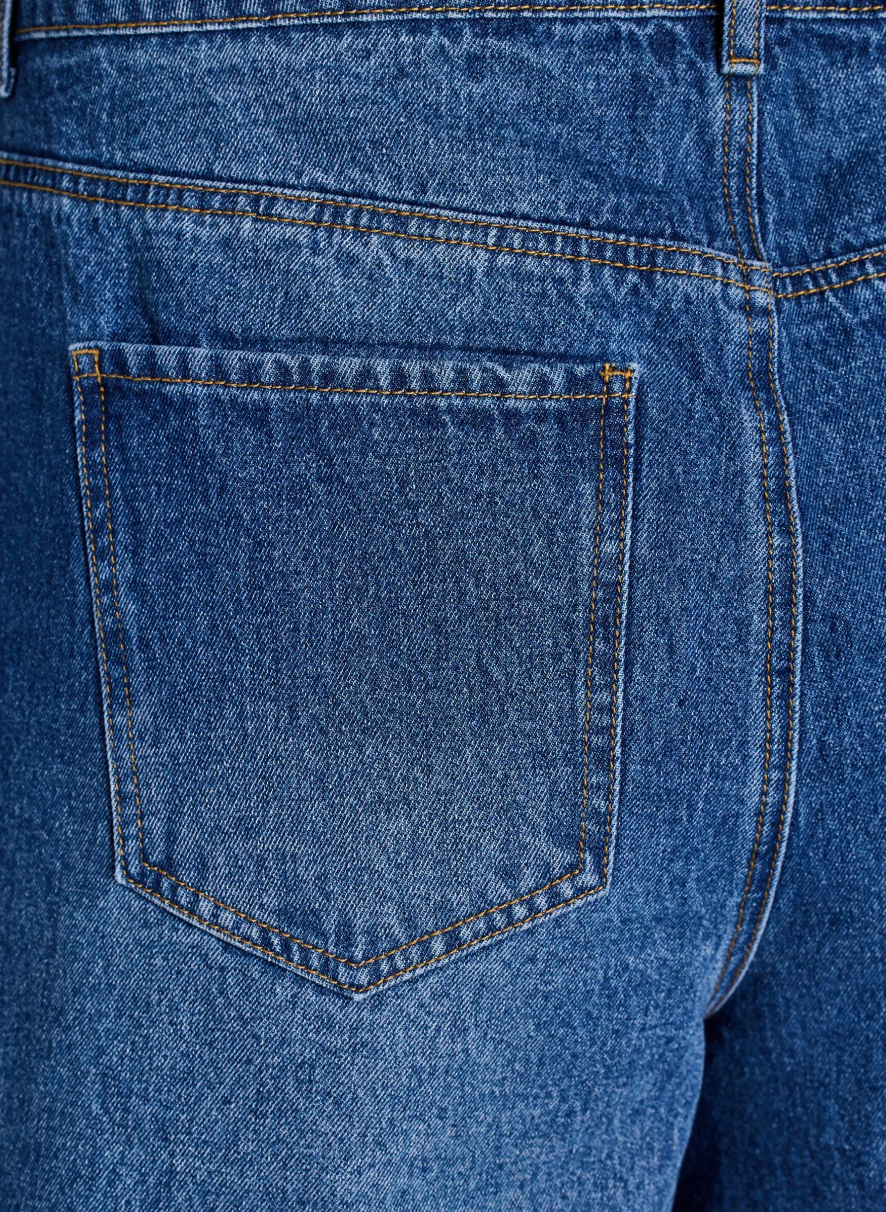 Hoch taillierte Shorts aus Denim