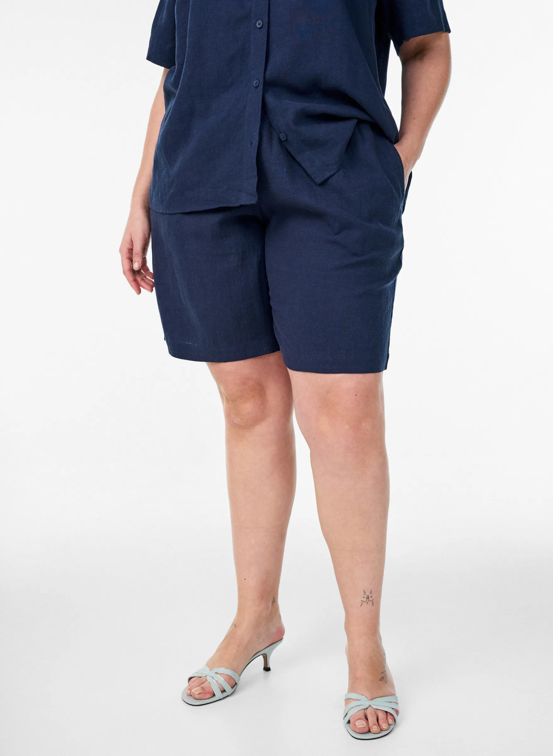 Hoch taillierte Shorts aus Leinen und Viskose