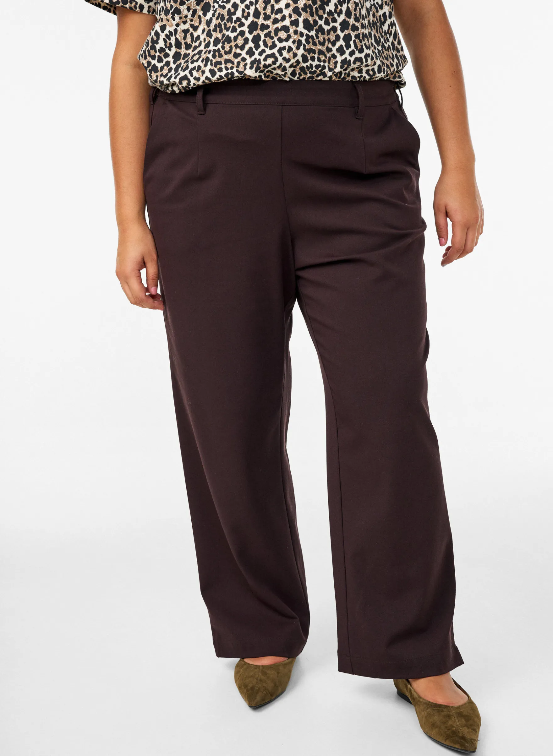 Hose mit hoher Taille und elastischem Bund hinten